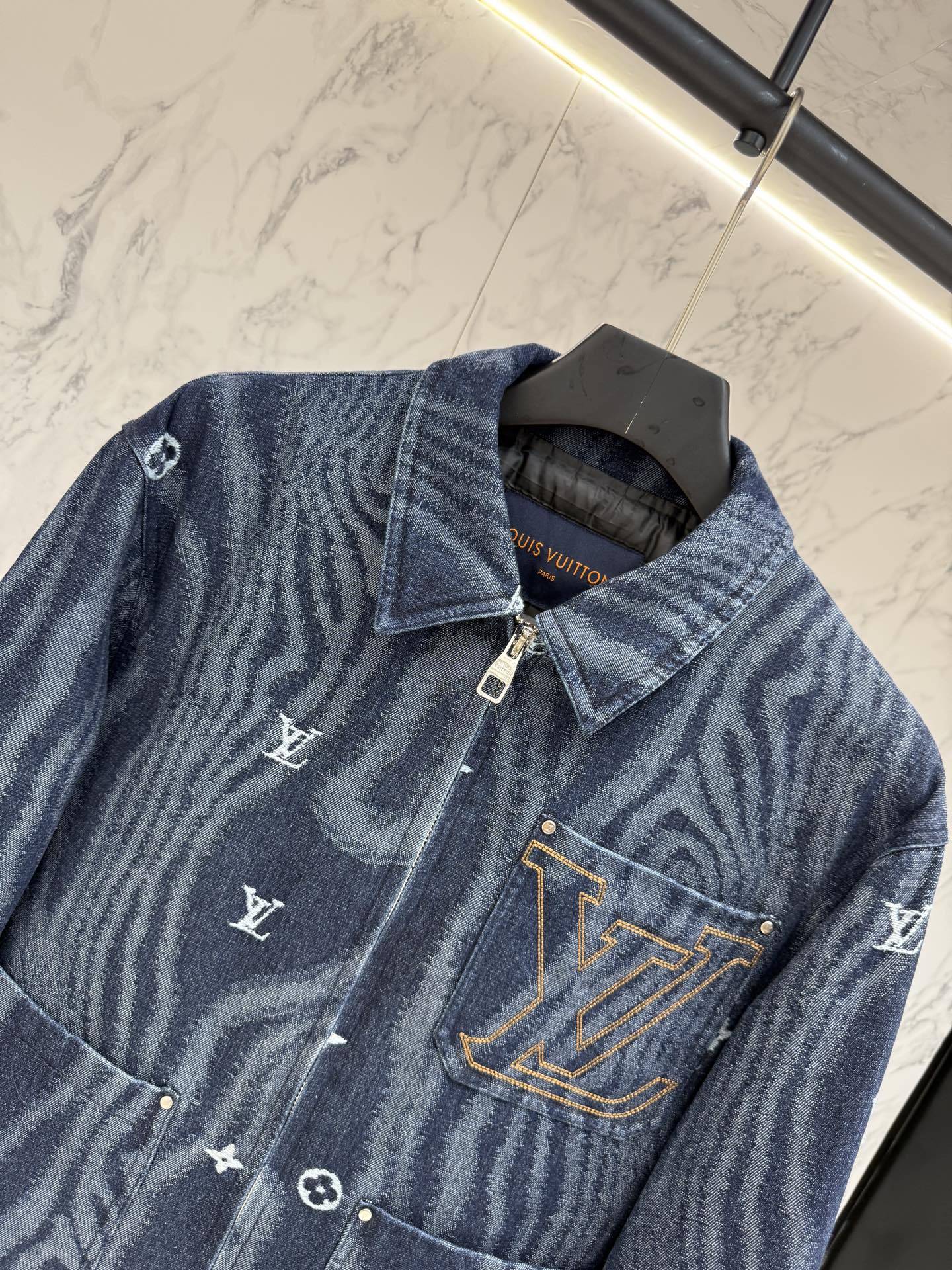 ルイ・ヴィトン「Louis Vuitton」秋冬コレクション ダウンジャケット