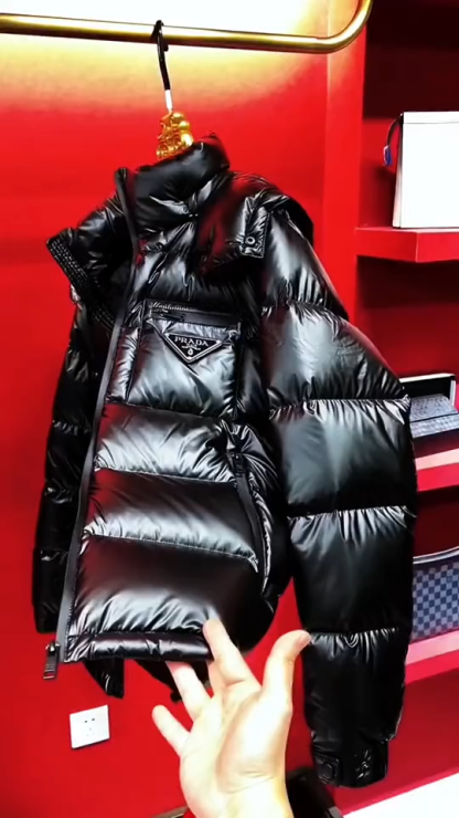 プラダ「Prada」カラーブロック ダウンジャケット