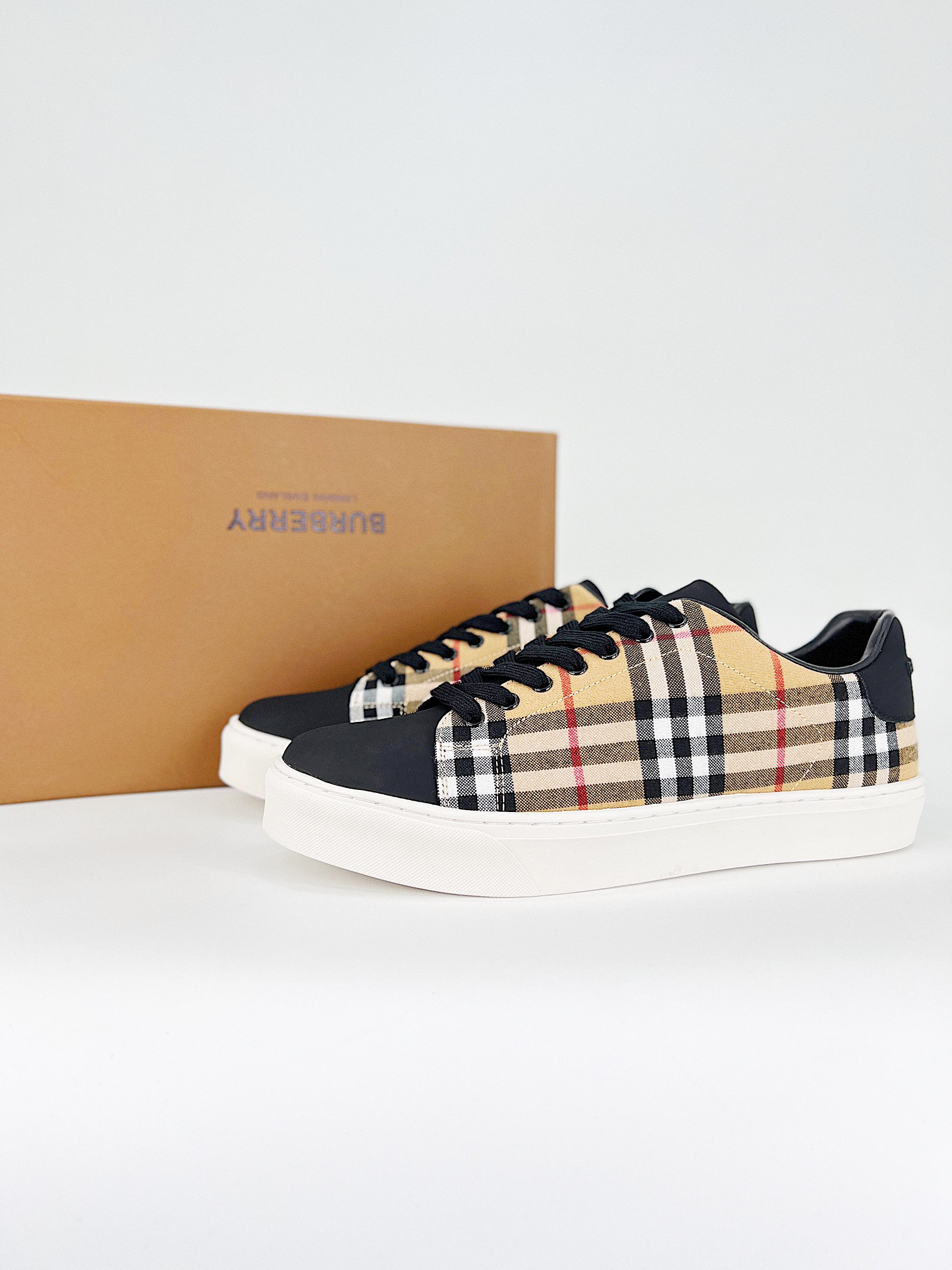 バーバリー「Burberry」バーバリー テラス スニーカー / レザースニーカー