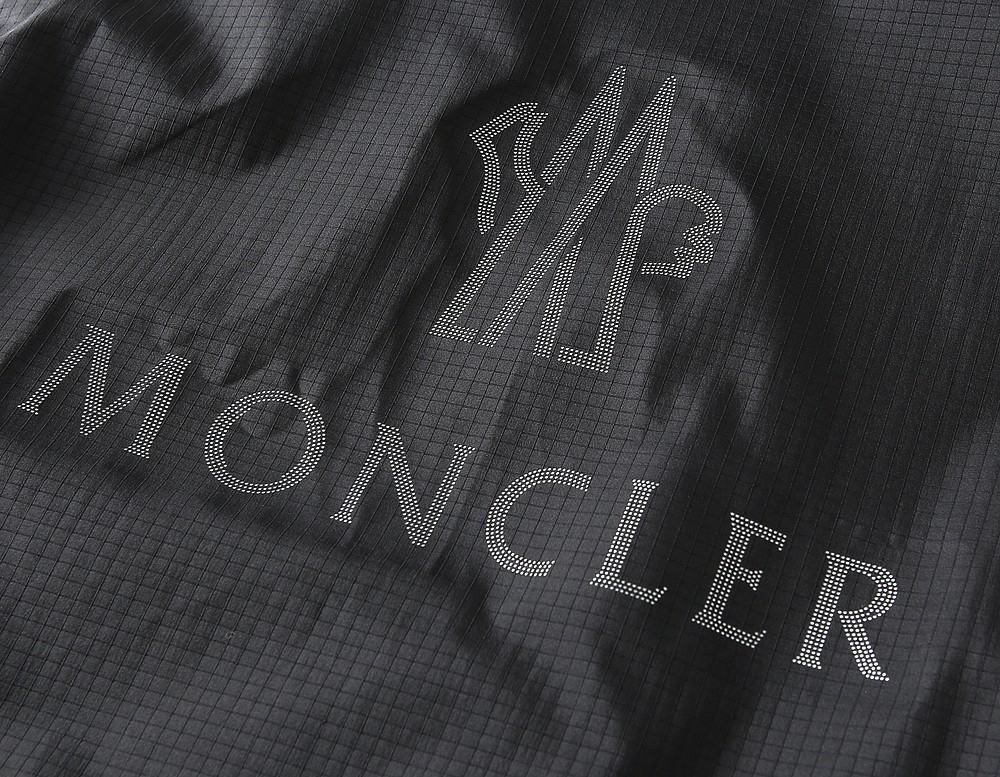 モンクレール「Moncler」秋のフード付きジャケット