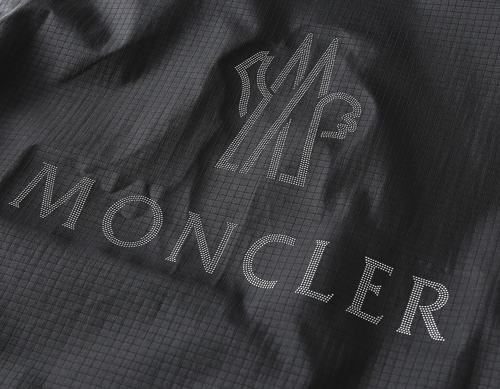 モンクレール「Moncler」秋のフード付きジャケット