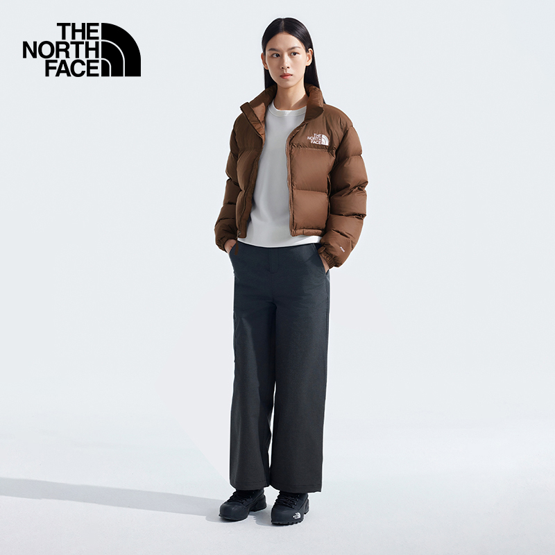 The North Face ICON Nuptse レディース ショート丈 ホワイトグースダウンジャケット。撥水加工済みで、冬季の新作です