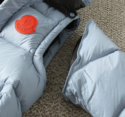 モンクレール「Moncler」秋冬 フード付きダウンジャケット