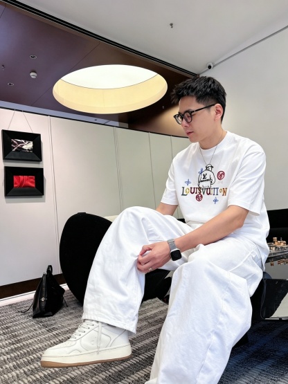 ルイ・ヴィトン「Louis Vuitton」ロゴプリントTシャツ / ショートスリーブ クルーネック