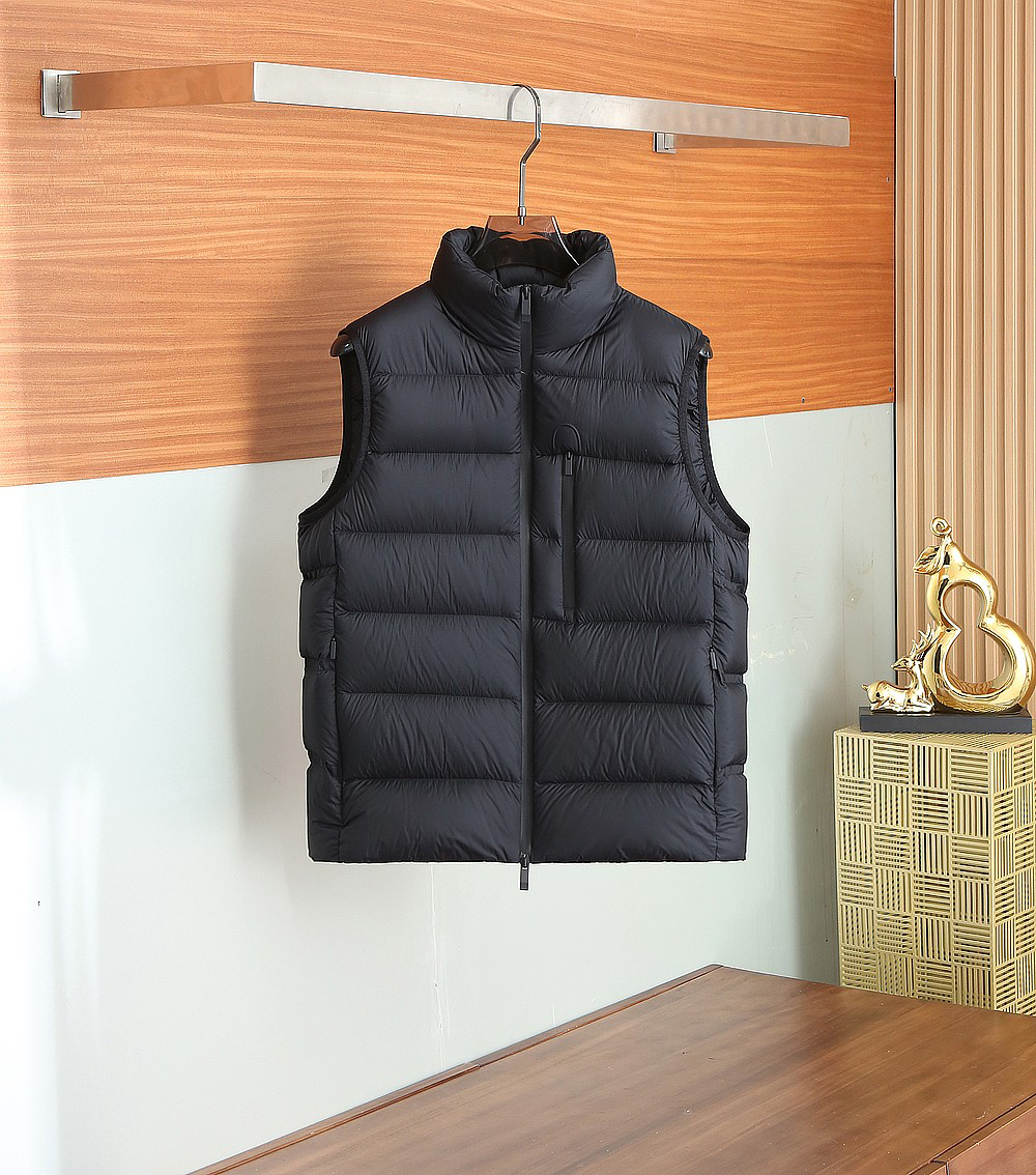 モンクレール「Moncler」秋冬 ダウンベストアウター