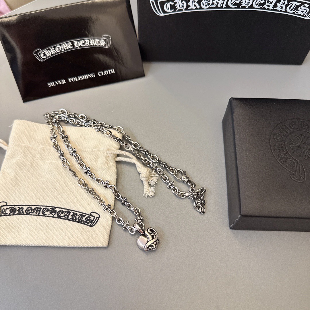 クロムハーツ「Chrome Hearts」ゴシッククロス ペンダントネックレス