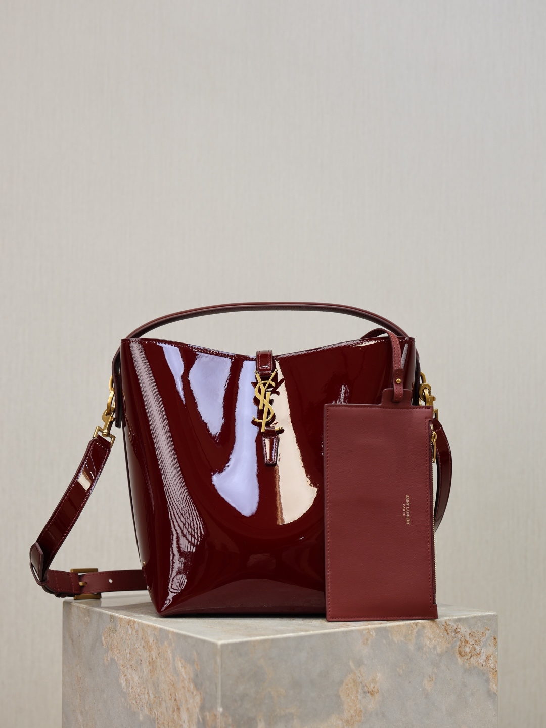 2026サンローラン「Saint Laurent LE 5 À 7 BEA パテントレザー バケツバッグ
