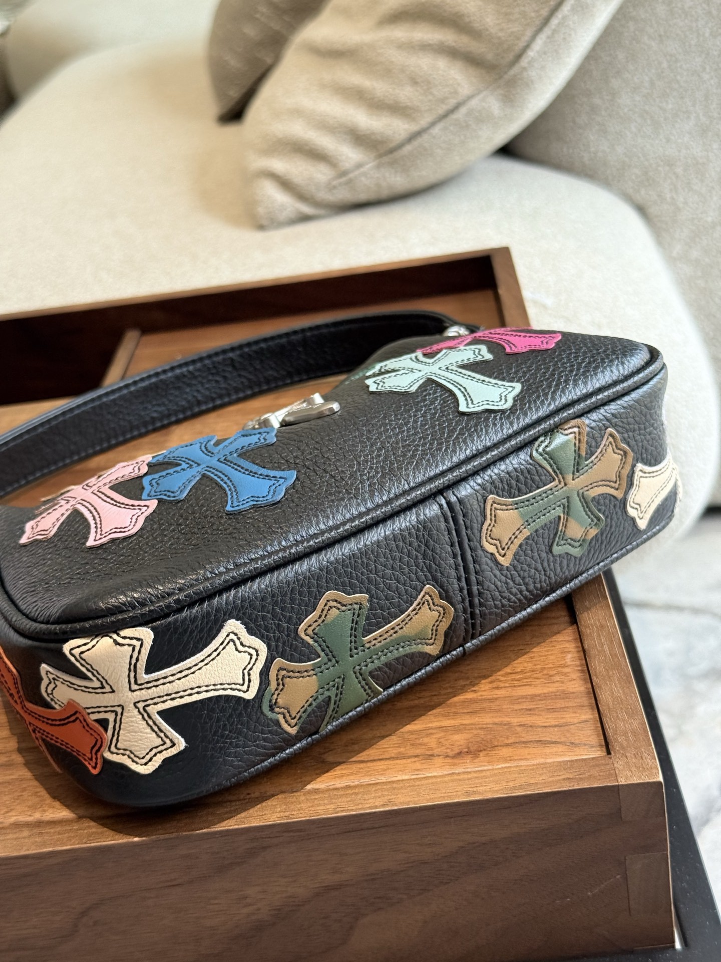 クロムハーツ「Chrome Hearts」十字架のショルダーバッグ