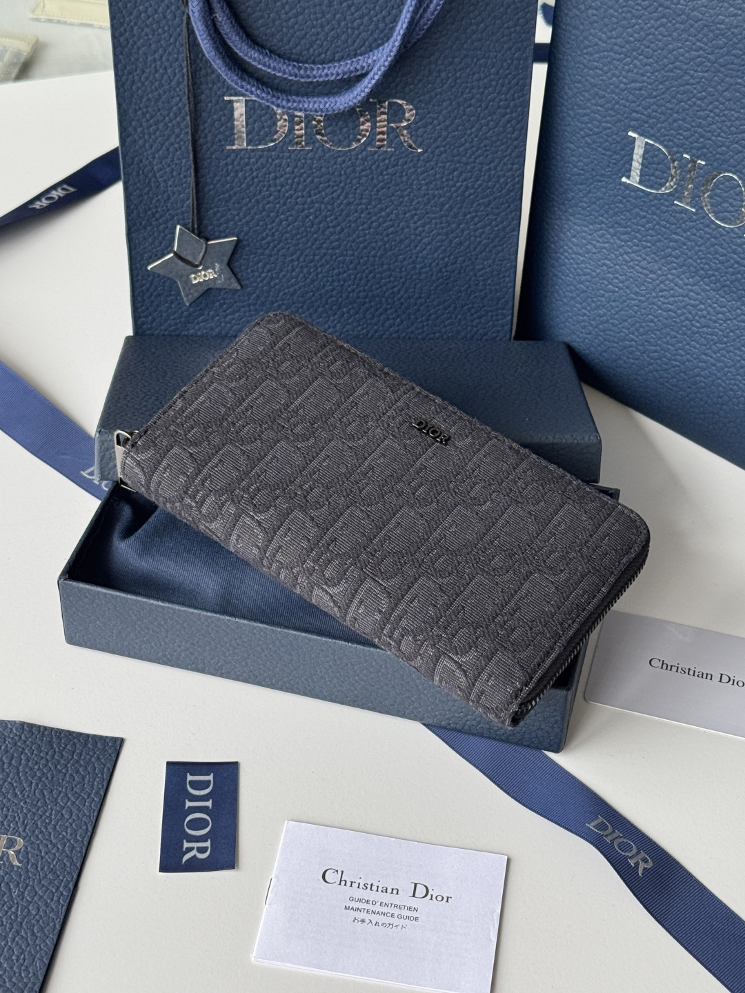 ディオール「Dior」ジップアラウンド ロングウォレット