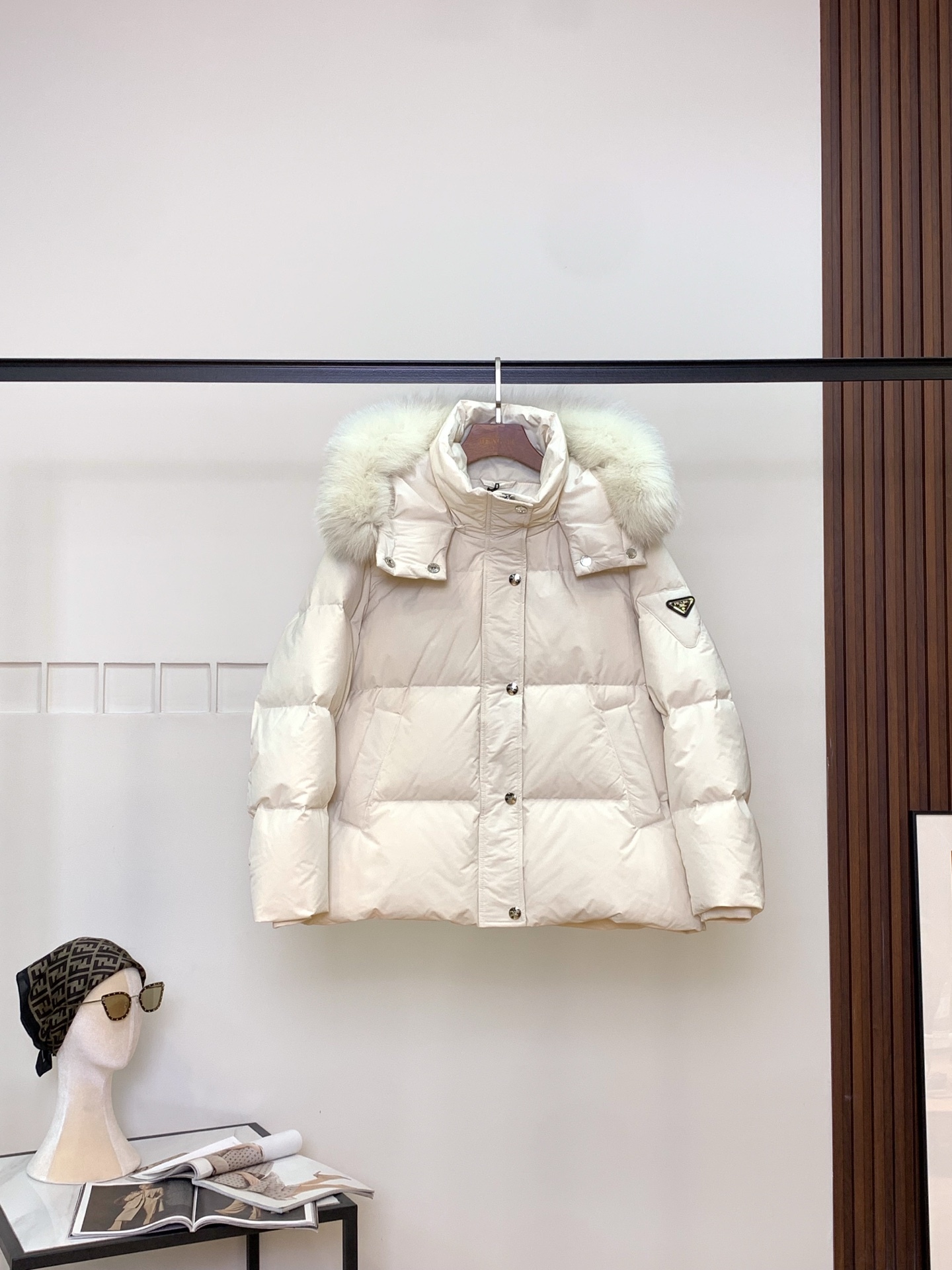 プラダ「Prada」秋冬フード付きダウンジャケット