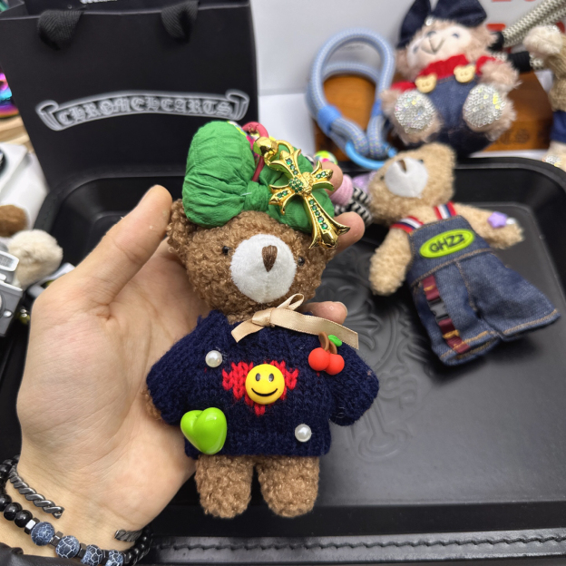 クロムハーツ「Chrome Hearts」バッグチャーム - すべてのトレンドバッグに合わせて、クールでキュートなスタイルを