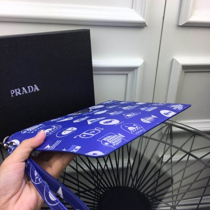 プラダ「Prada」サフィアーノレザー ハンドクラッチ