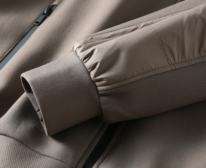 プラダ「Prada」秋冬 フード付きアウター