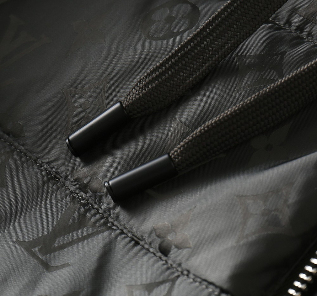 ルイ・ヴィトン「Louis Vuitton」秋冬コレクション ダウンジャケット