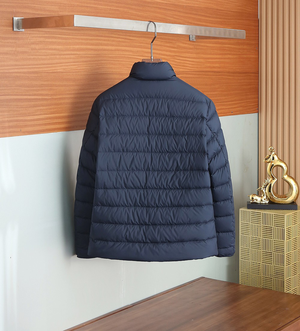 プラダ「Prada」秋冬ダウンジャケット