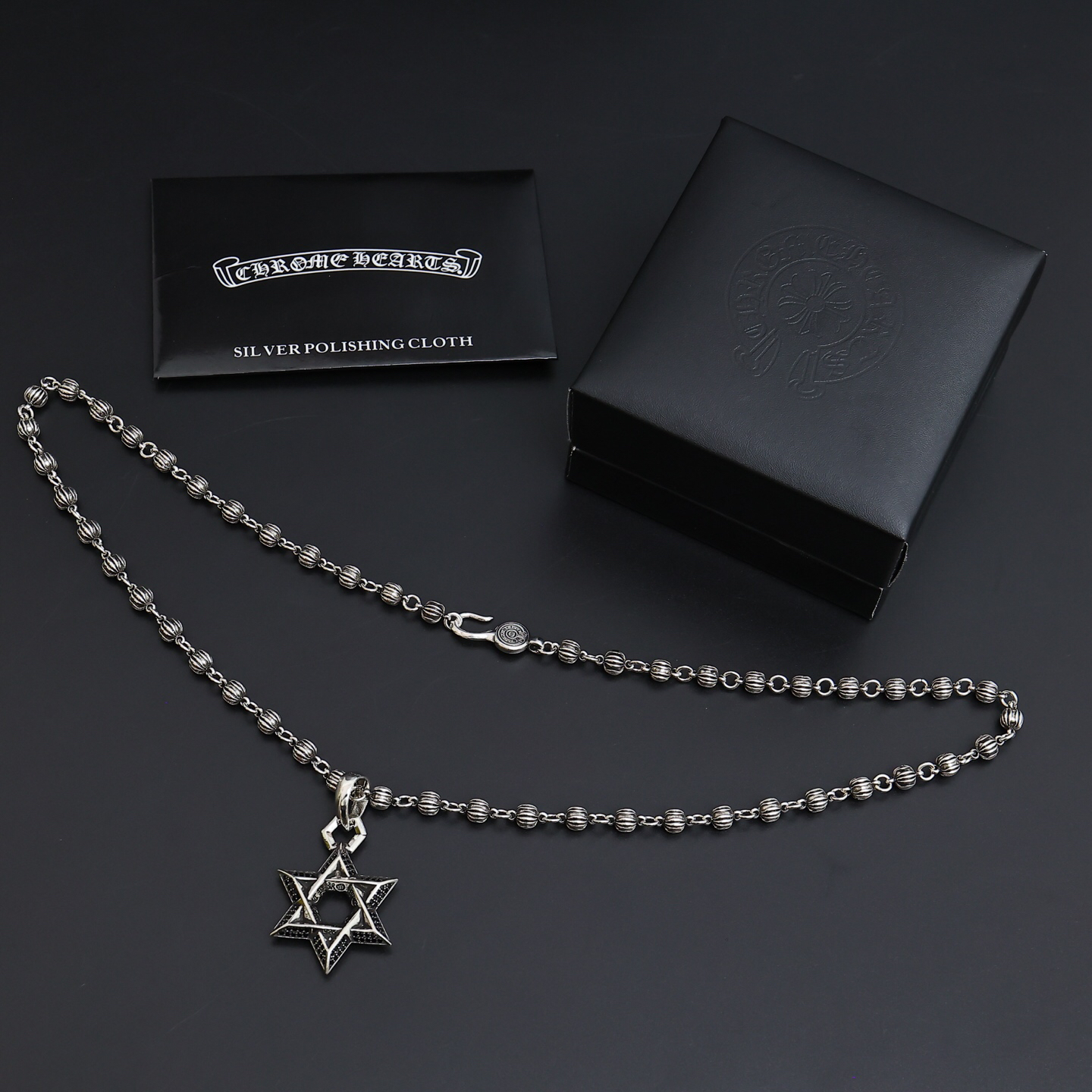クロムハーツ「Chrome Hearts」のクラシックネックレス - 日常に上品なアクセントを添えるユニセックスモデル-ISETAN PRESTIGE CURATED