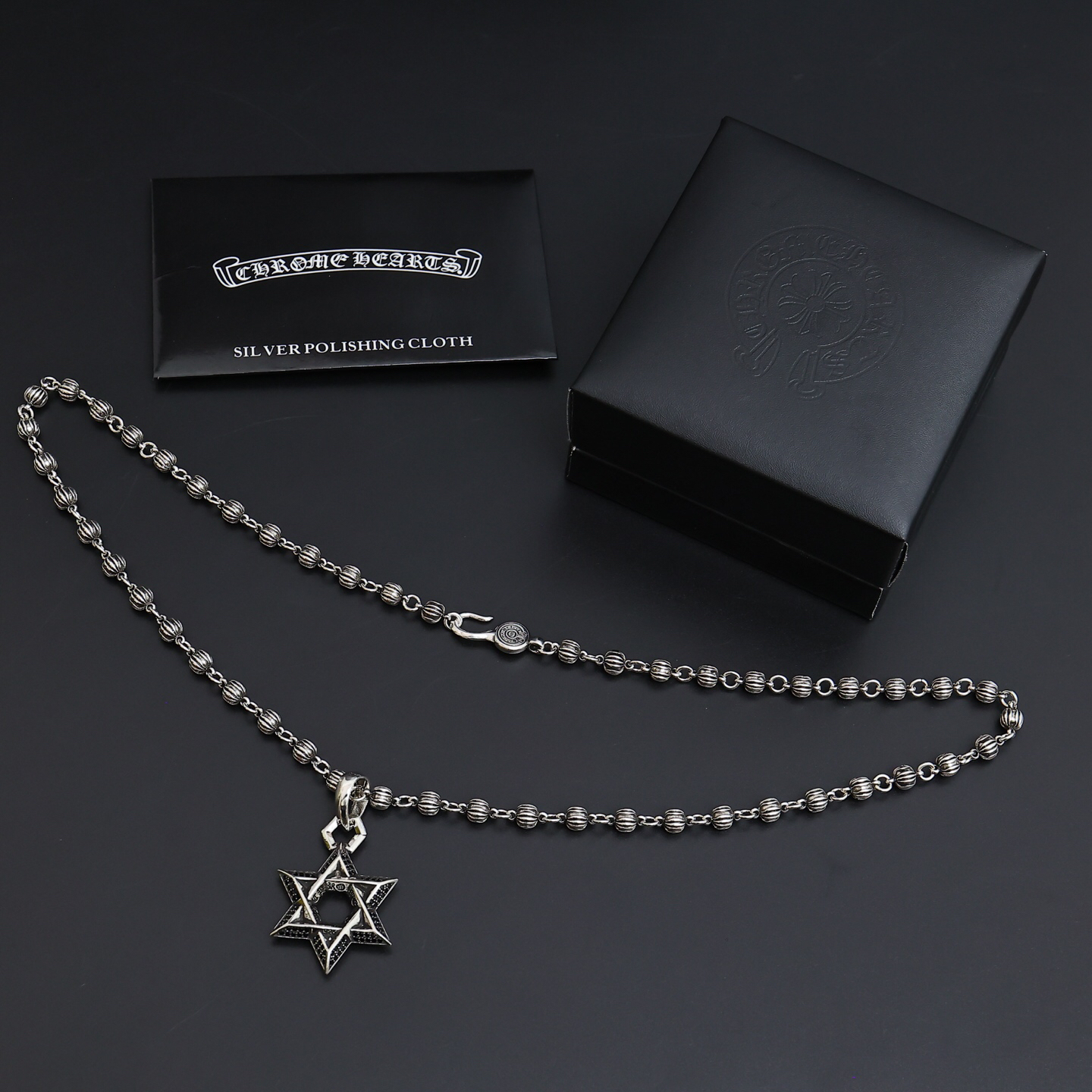 クロムハーツ「Chrome Hearts」のクラシックネックレス - 日常に上品なアクセントを添えるユニセックスモデル-ISETAN PRESTIGE CURATED