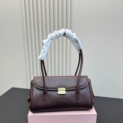 ミュウ ミウ(Miu Miu)ショルダーバッグ・ポシェット（レディース）