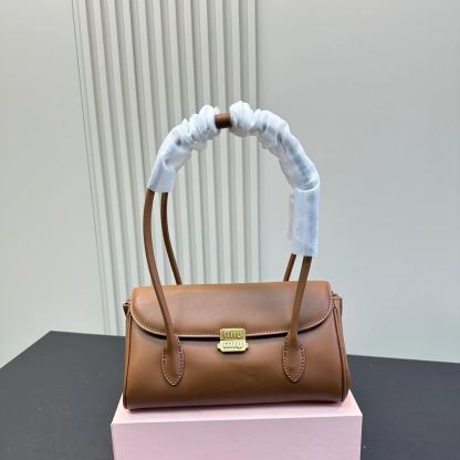 ミュウ ミウ(Miu Miu)ショルダーバッグ・ポシェット（レディース）