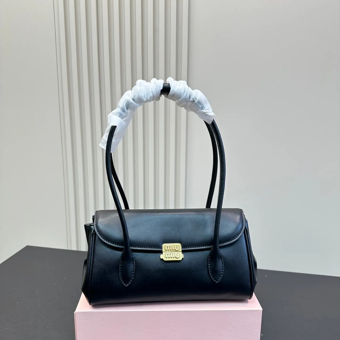 ミュウ ミウ(Miu Miu)ショルダーバッグ・ポシェット（レディース）