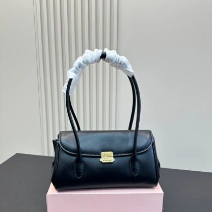 ミュウ ミウ(Miu Miu)ショルダーバッグ・ポシェット（レディース）