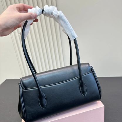 ミュウ ミウ(Miu Miu)ショルダーバッグ・ポシェット（レディース）