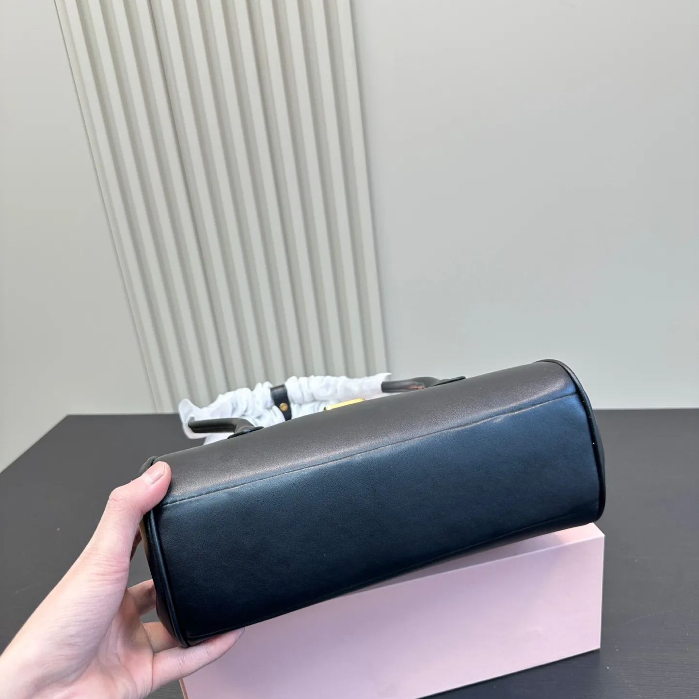 ミュウ ミウ(Miu Miu)ショルダーバッグ・ポシェット（レディース）