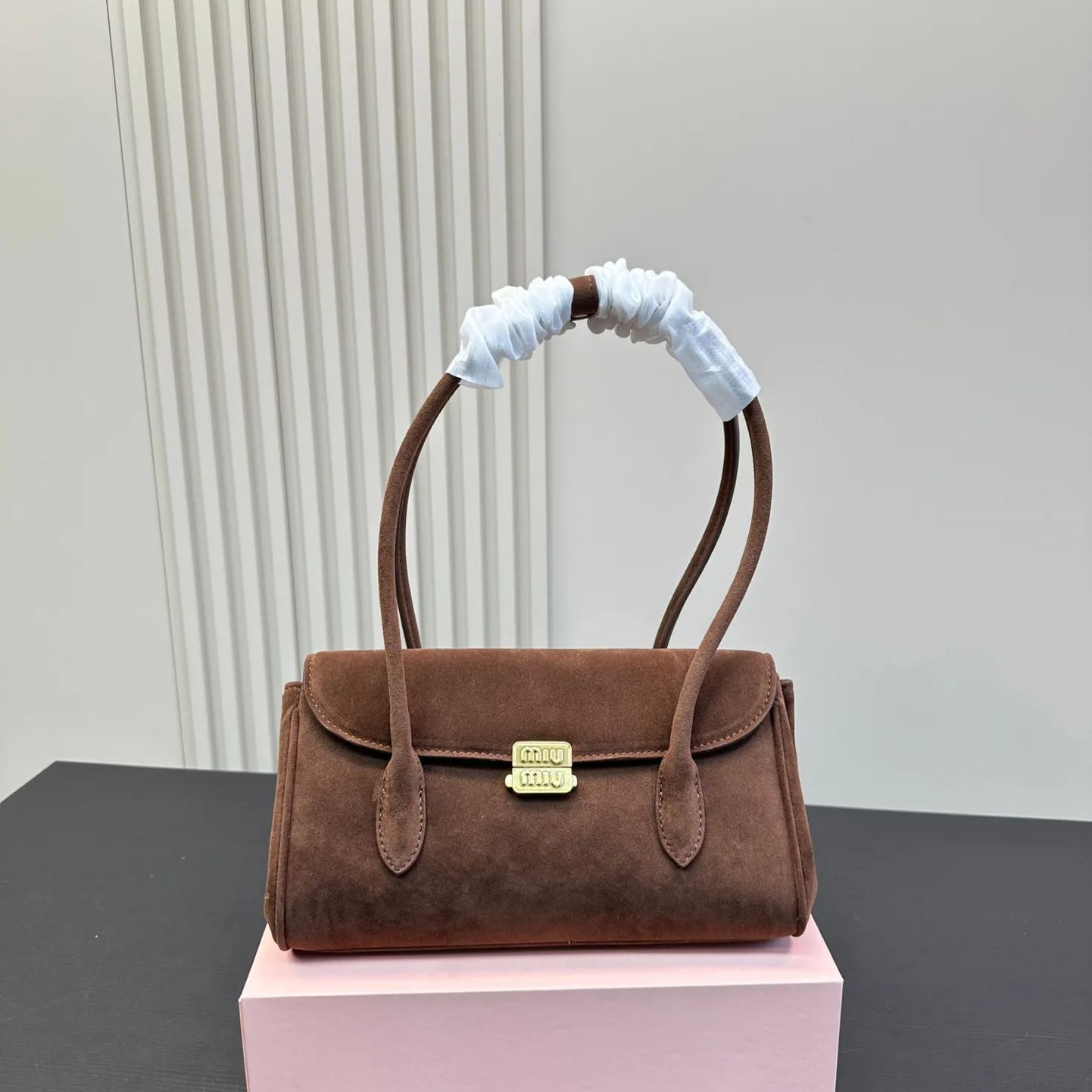 ミュウ ミウ(Miu Miu)ショルダーバッグ・ポシェット（レディース）