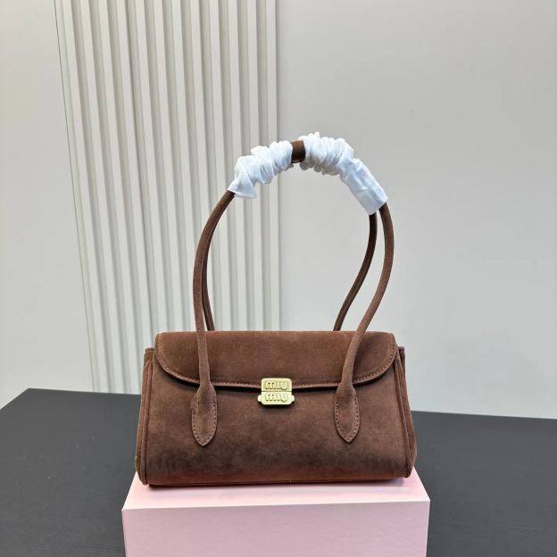 ミュウ ミウ(Miu Miu)ショルダーバッグ・ポシェット（レディース）