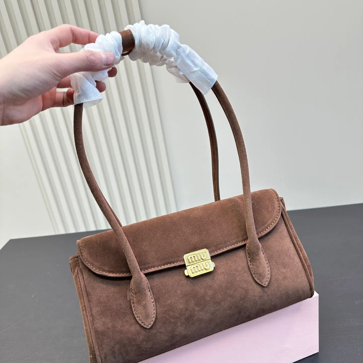 ミュウ ミウ(Miu Miu)ショルダーバッグ・ポシェット（レディース）