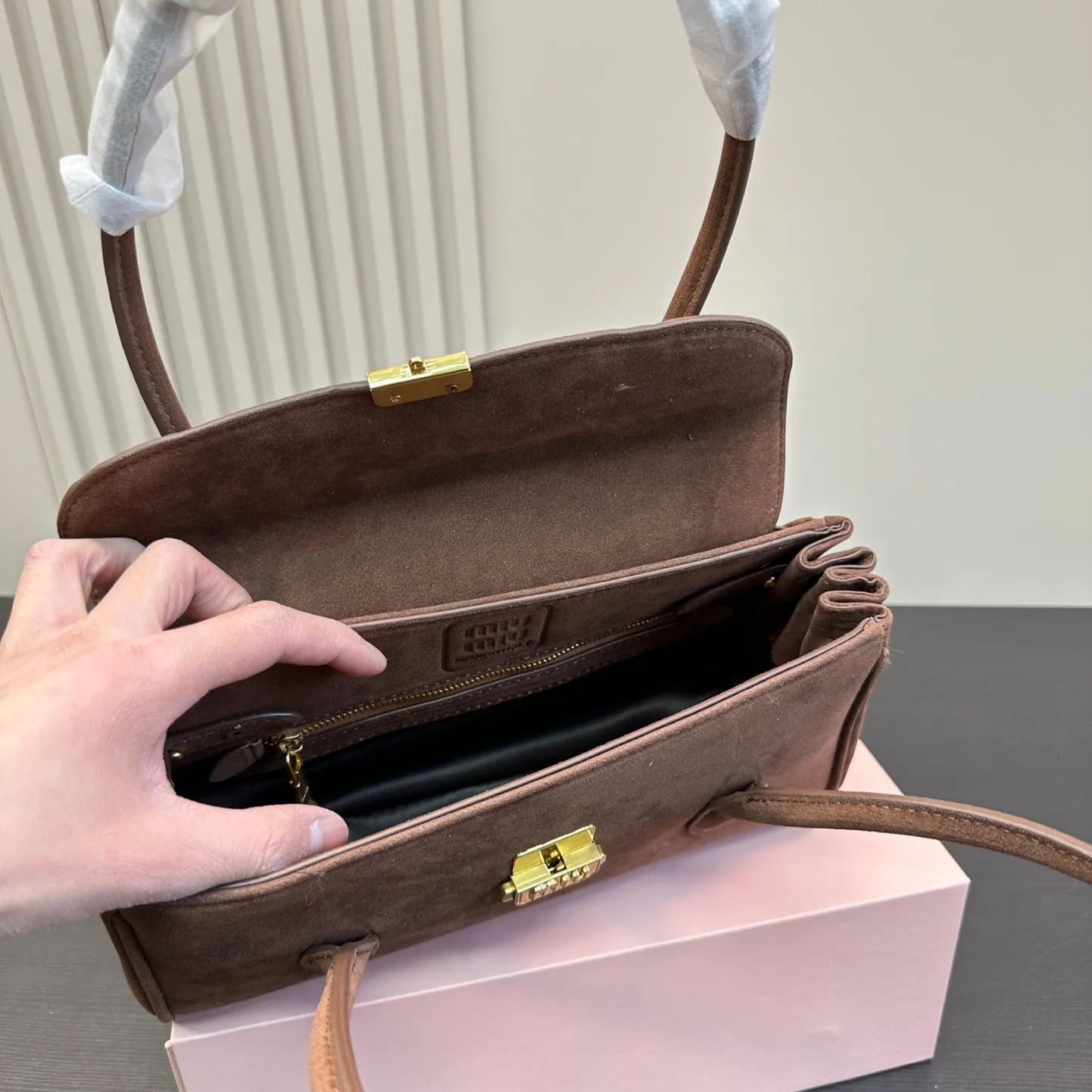 ミュウ ミウ(Miu Miu)ショルダーバッグ・ポシェット（レディース）