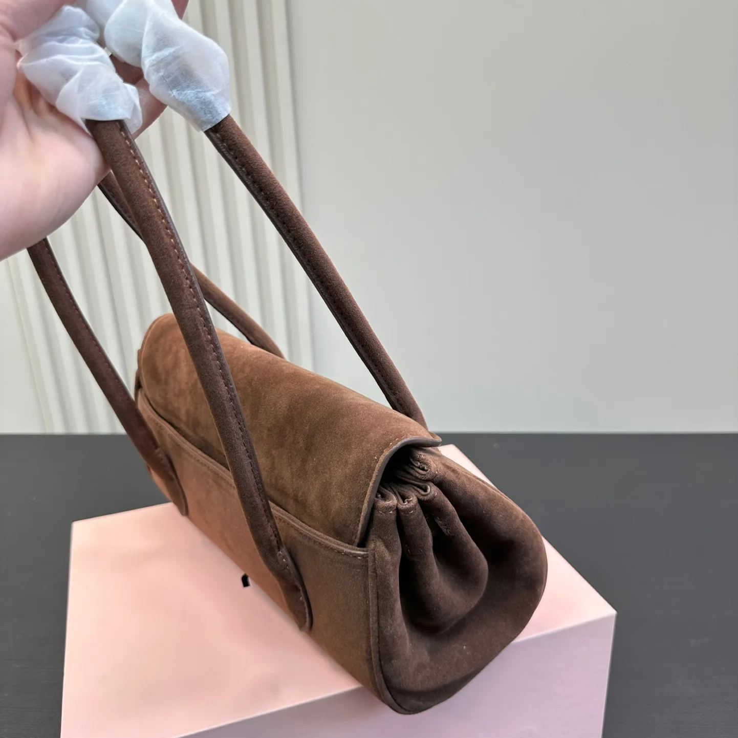 ミュウ ミウ(Miu Miu)ショルダーバッグ・ポシェット（レディース）