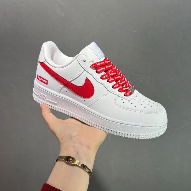 【日本未入荷】「コラボモデル」Supreme × Nike Air Force 1 Low スニーカー