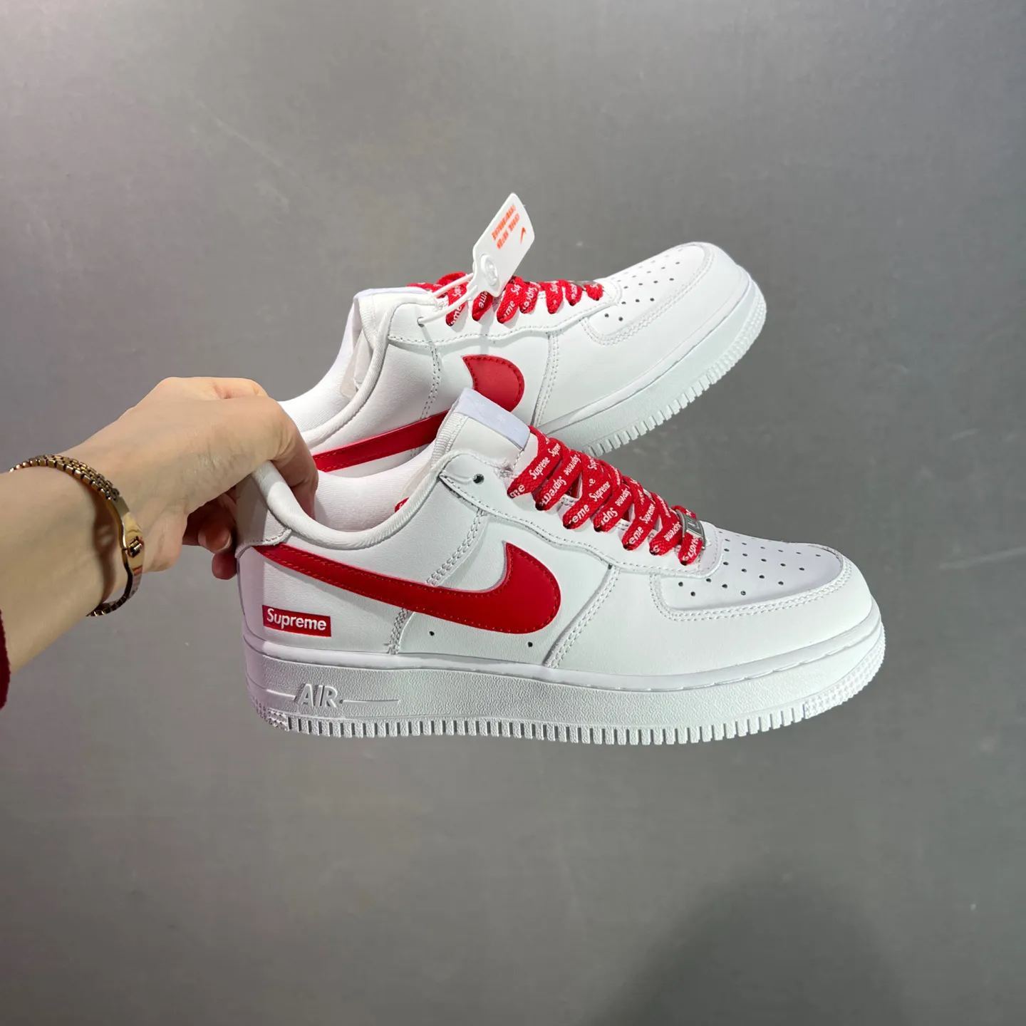 【日本未入荷】「コラボモデル」Supreme × Nike Air Force 1 Low スニーカー