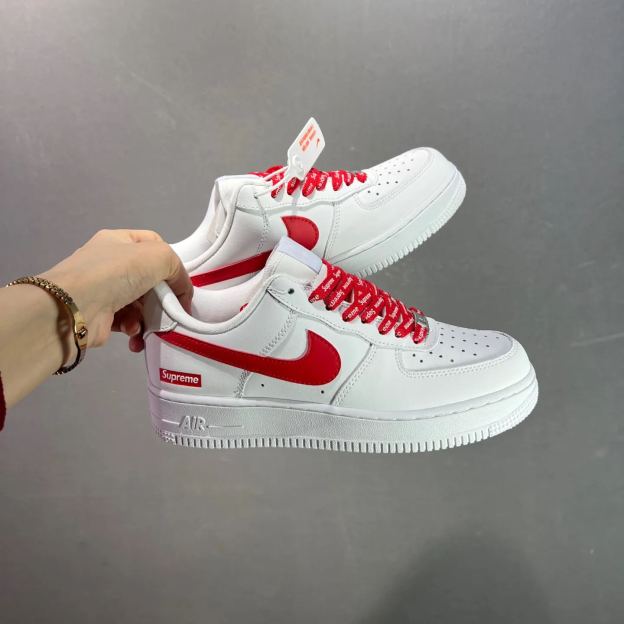 【日本未入荷】「コラボモデル」Supreme × Nike Air Force 1 Low スニーカー