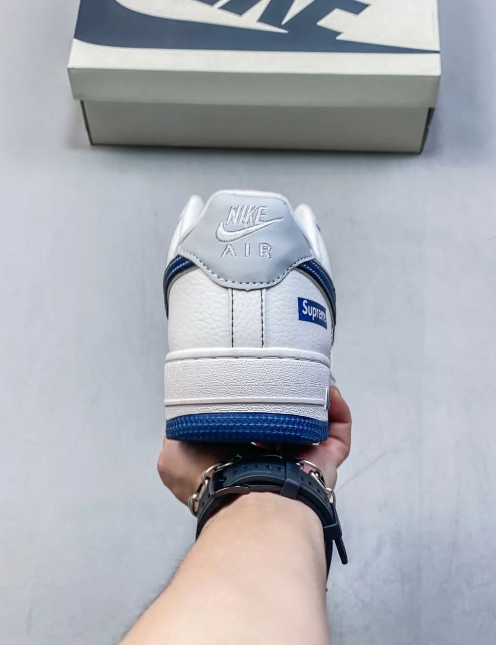 「コラボモデル」Supreme x Nike SB Dunk Low スニーカー