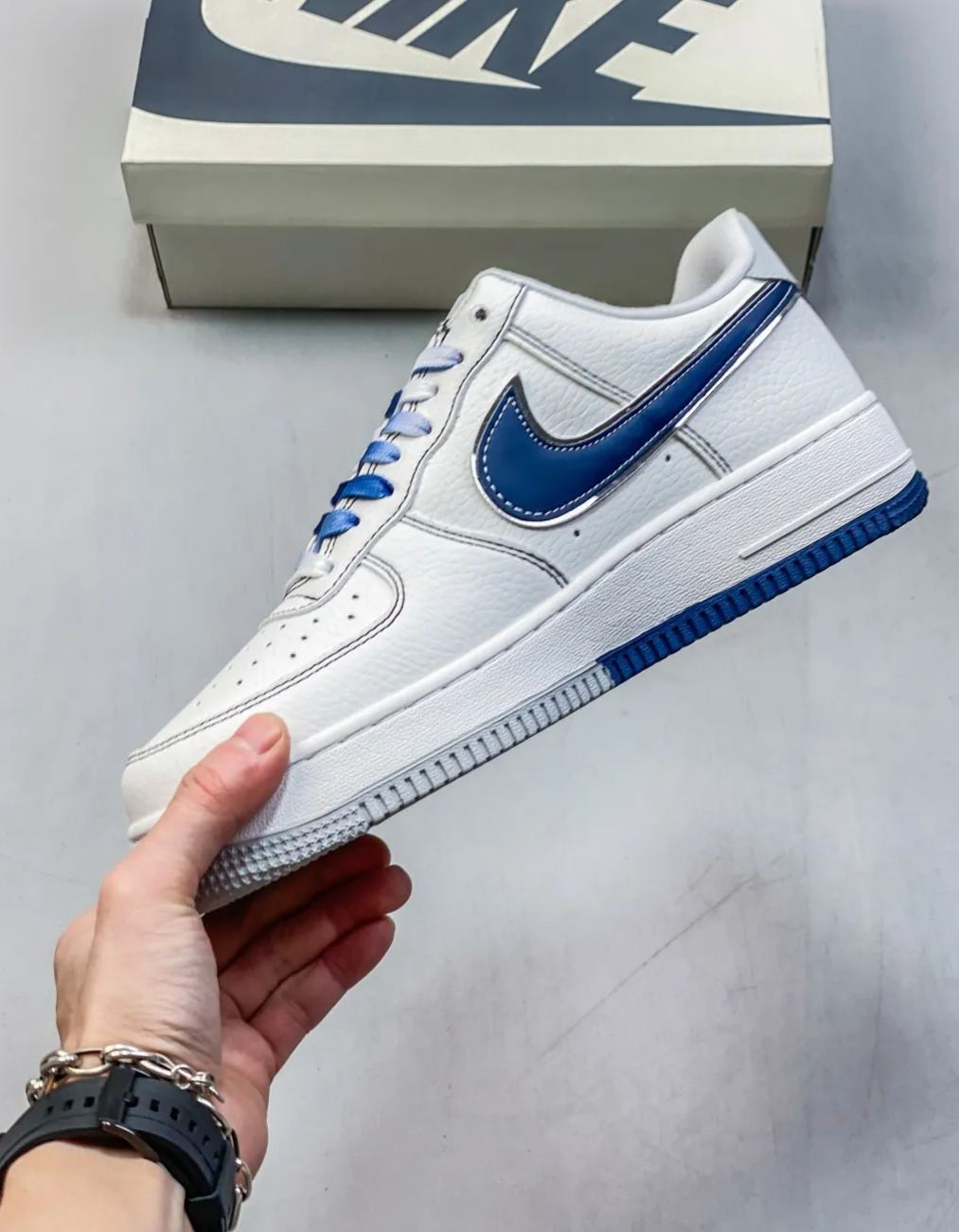 「コラボモデル」Supreme x Nike SB Dunk Low スニーカー