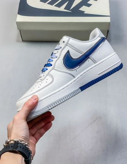 「コラボモデル」Supreme x Nike SB Dunk Low スニーカー