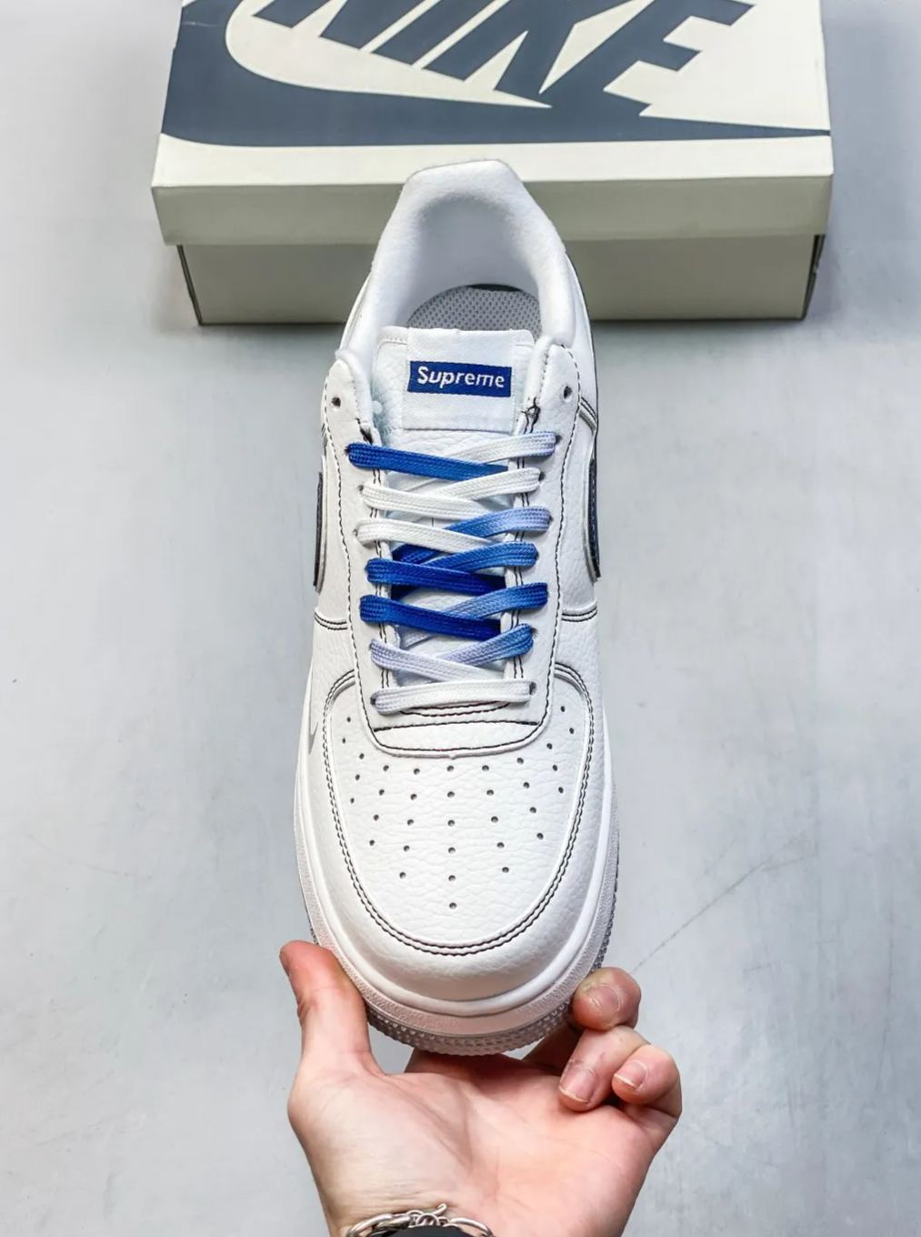 「コラボモデル」Supreme x Nike SB Dunk Low スニーカー