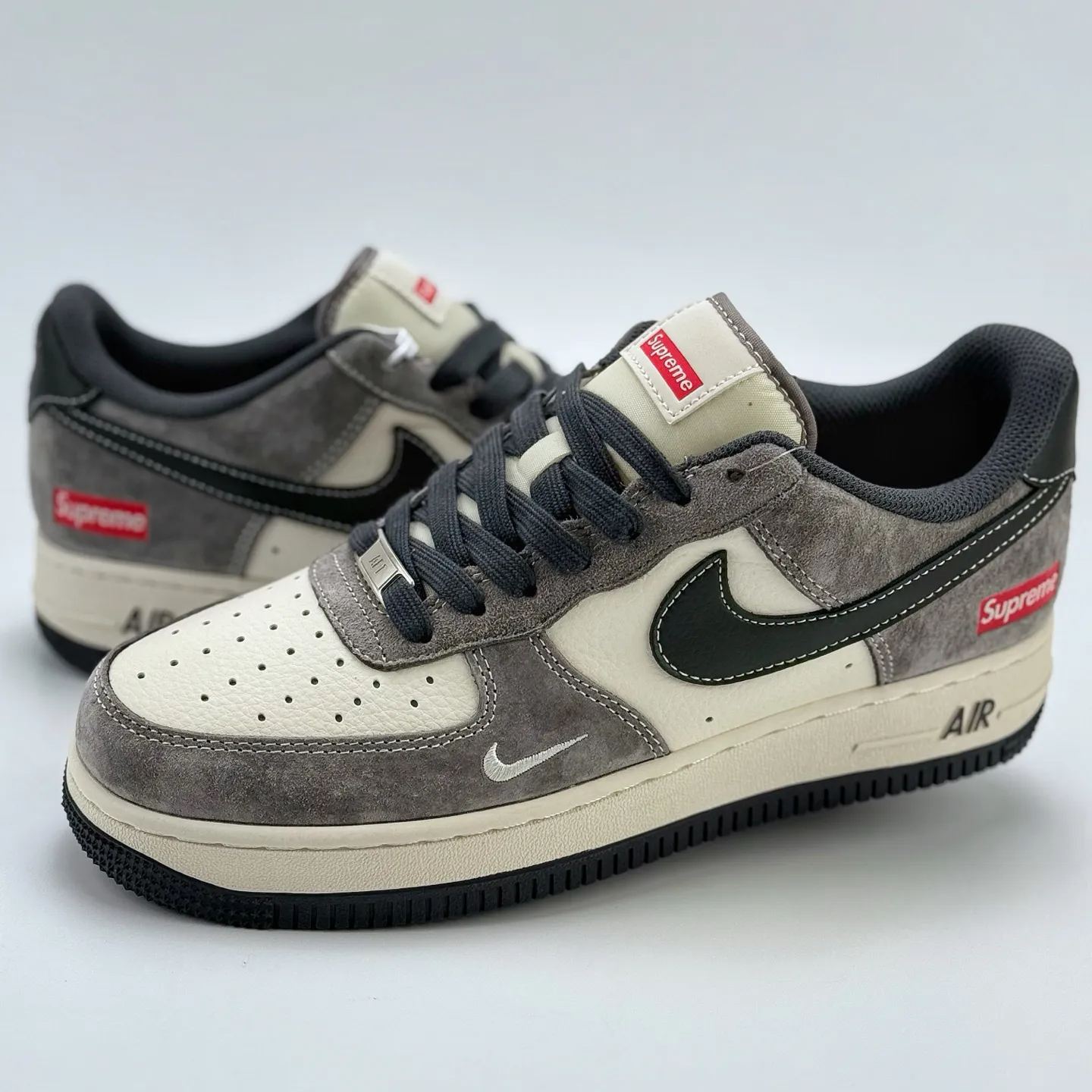 「コラボモデル」Supreme × Nike Air Force 1 Low スニーカー