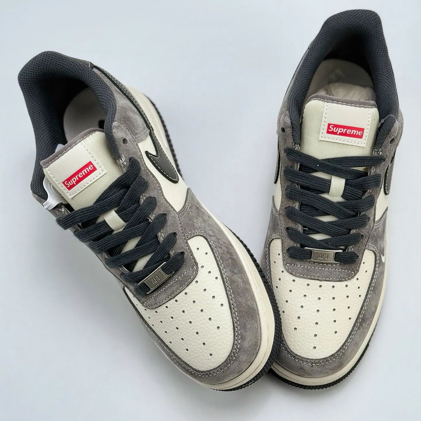 「コラボモデル」Supreme × Nike Air Force 1 Low スニーカー