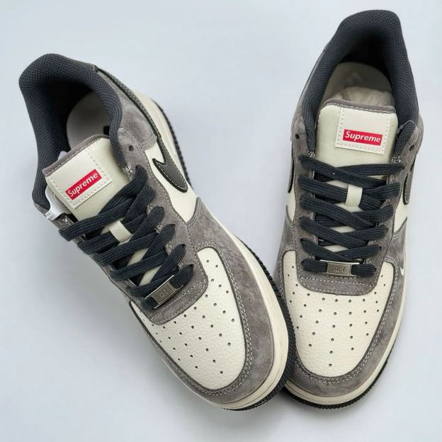 「コラボモデル」Supreme × Nike Air Force 1 Low スニーカー