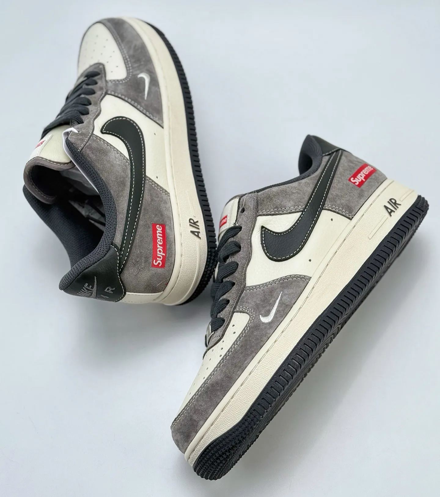 「コラボモデル」Supreme × Nike Air Force 1 Low スニーカー