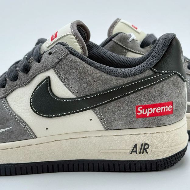 「コラボモデル」Supreme × Nike Air Force 1 Low スニーカー