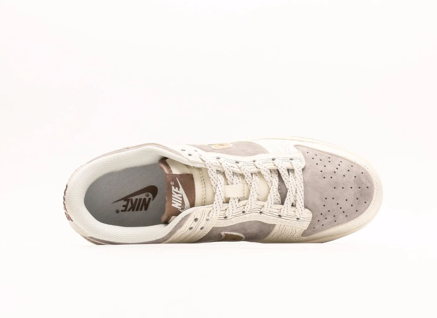 「コラボモデル」Supreme x Nike SB Dunk Low スニーカー