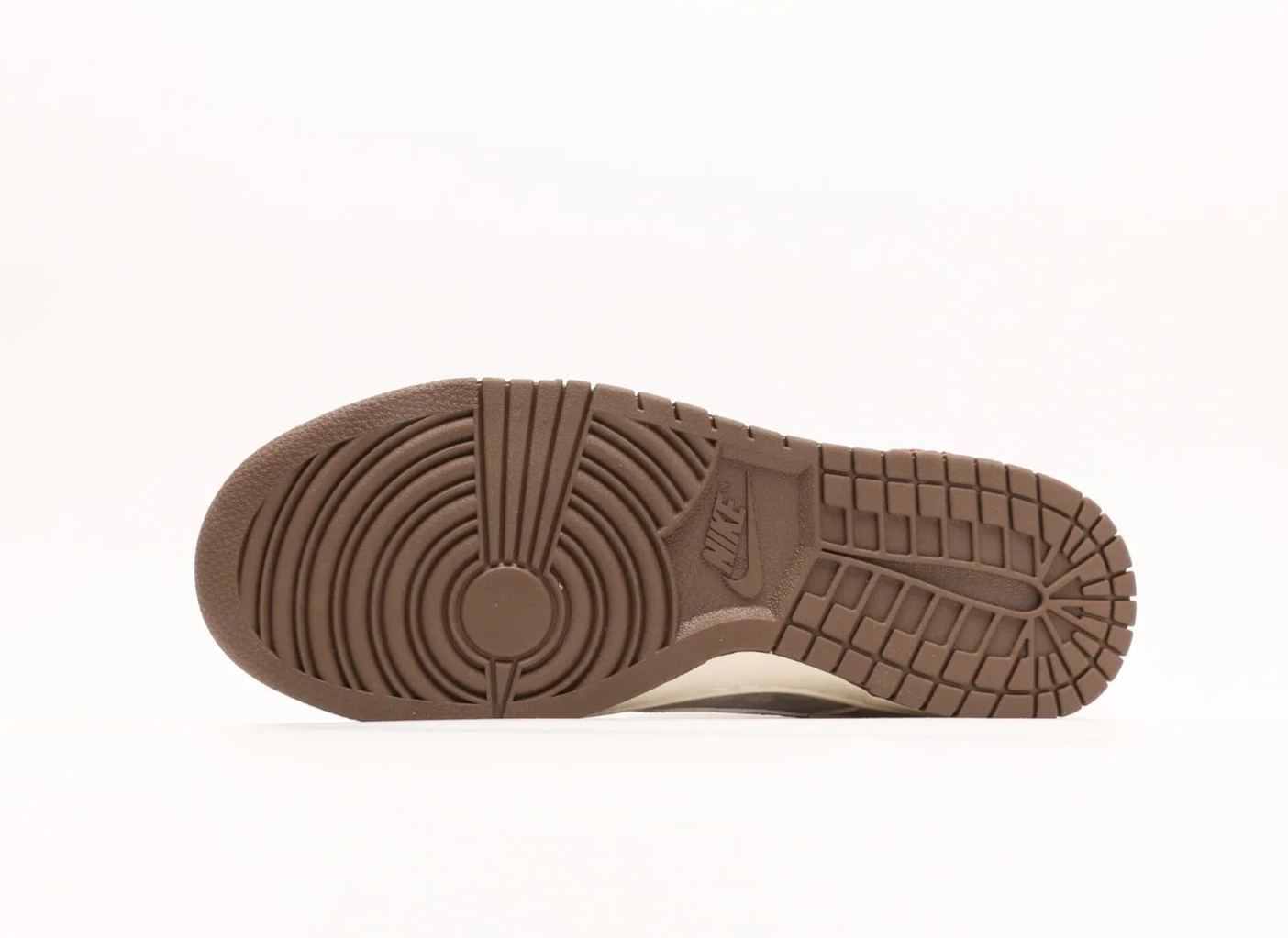 「コラボモデル」Supreme x Nike SB Dunk Low スニーカー