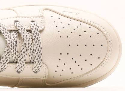 「コラボモデル」Supreme x Nike SB Dunk Low 【スニーカー】