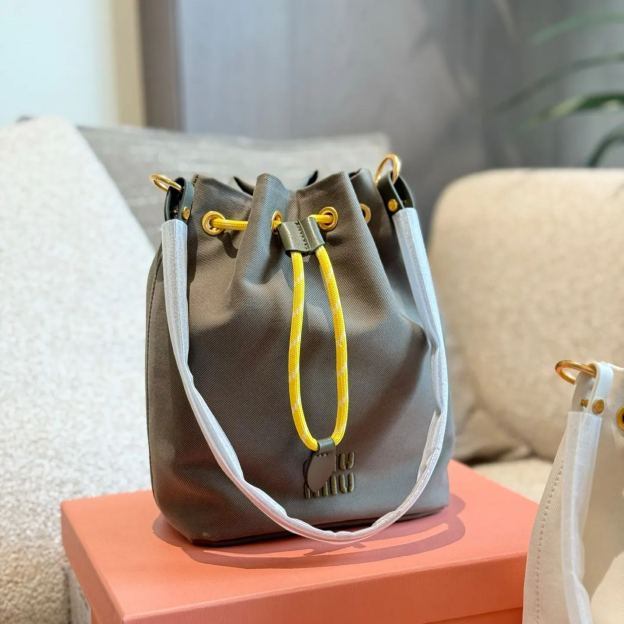 ミュウミュウ「Miu Miu」