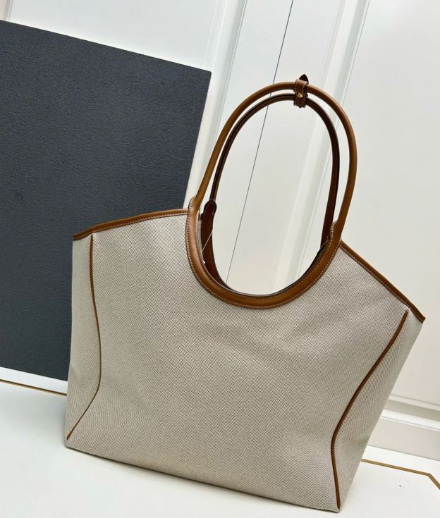 ミュウミュウ「Miu Miu」