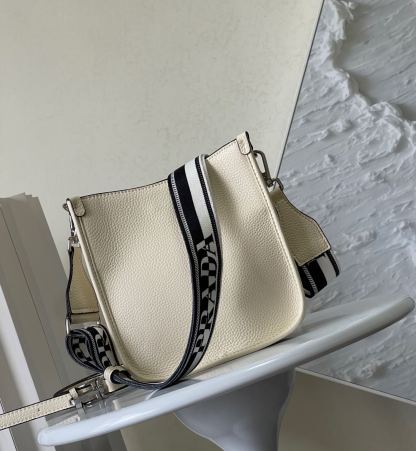 プラダ「Prada」